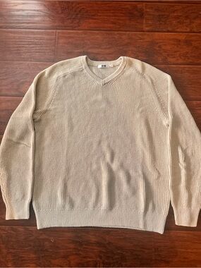 Uniqlo Men's Cream V-Neck Sweater